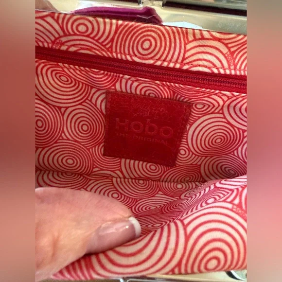 Beautiful Burgundy HOBO Leather Kisslock Clutch - Picture 8 of 9